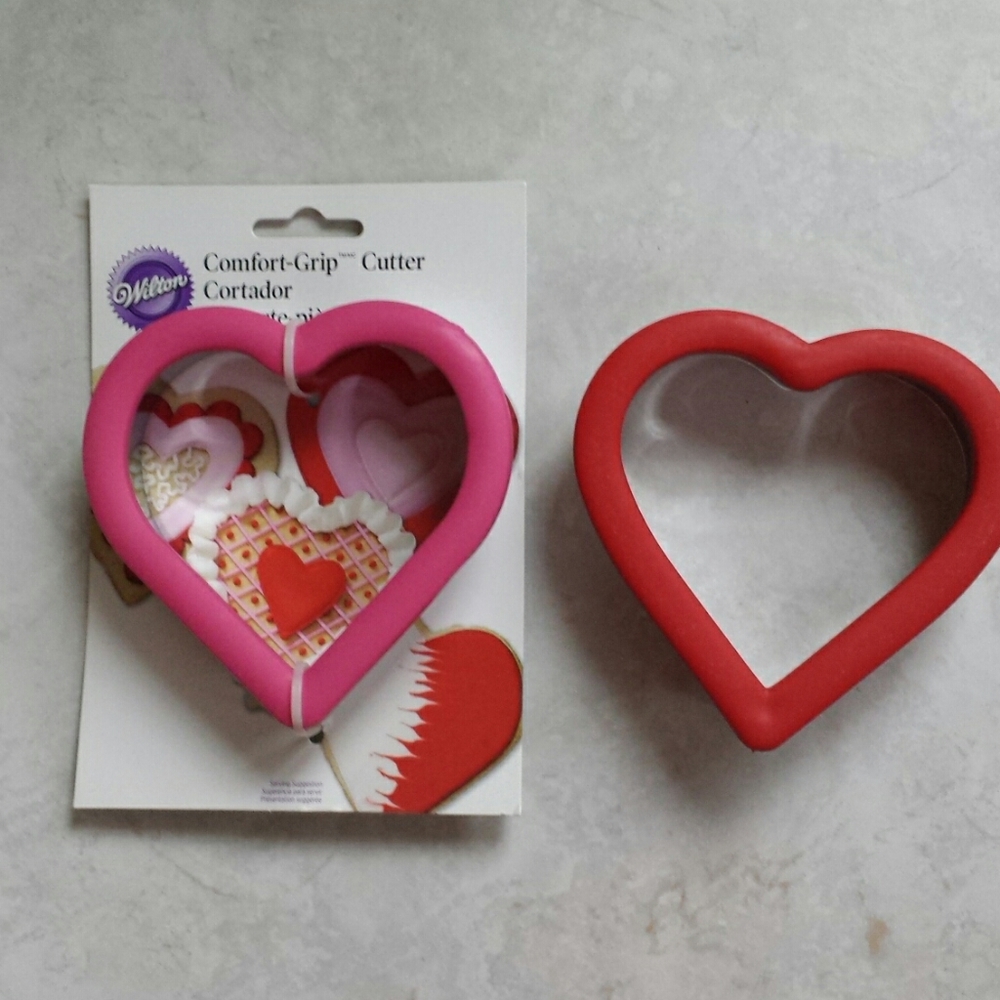 NWT Wilton Heart-Shaped Cookie Cutters